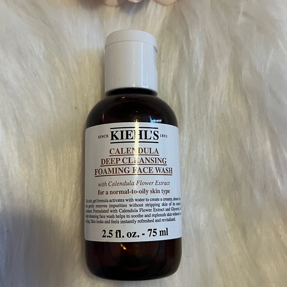 Kiehls Bundle Face Wash face Cream & Body Moisturizer - Picture 3 of 8